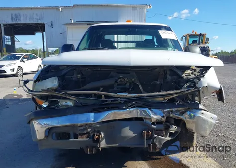 2000 Chevrolet Silverado z USA, uszkodzony, nr VIN 1GCGK29U1YE128188